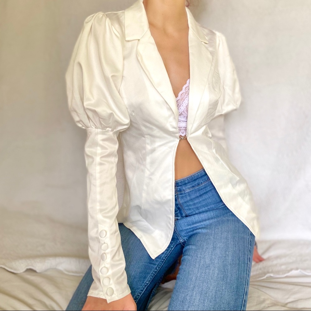 BNWT white puff sleeve blazer top